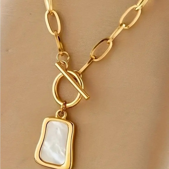 Gold Chain Necklace with Mother of Pearl Pendant - Picture 5 of 9